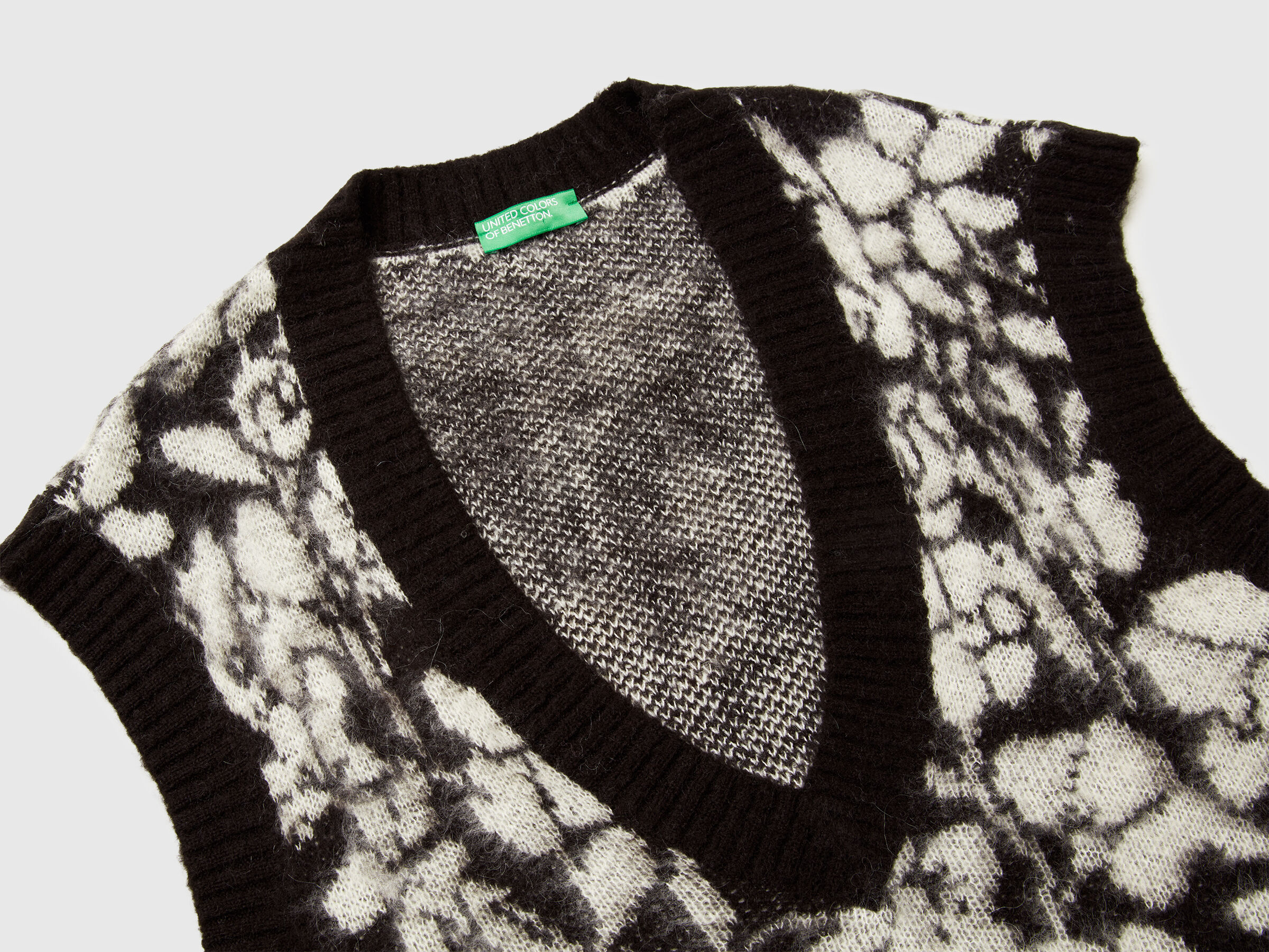 S/L V NECK SWEATER Women image number 7